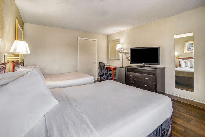 Room 26 of 29