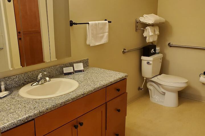 Clarion Hotel & Suites Williston