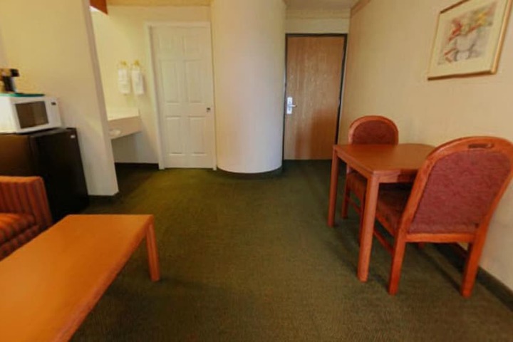 Room 14 of 33