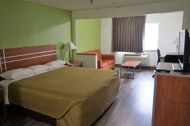 Econo Lodge Inn & Suites Pekin - Peoria Area