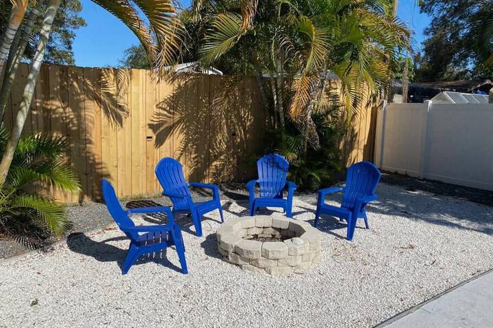 Heated Pool Close to St. Pete Tampa Pet Friendly