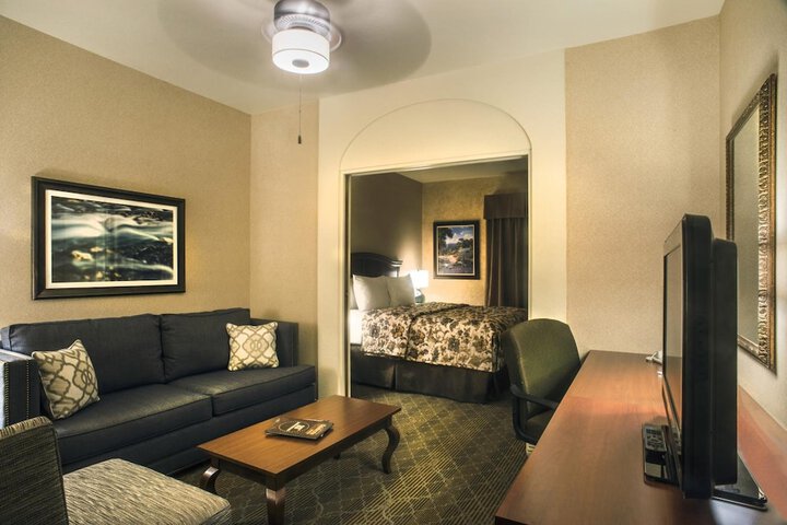 Room 13 of 36
