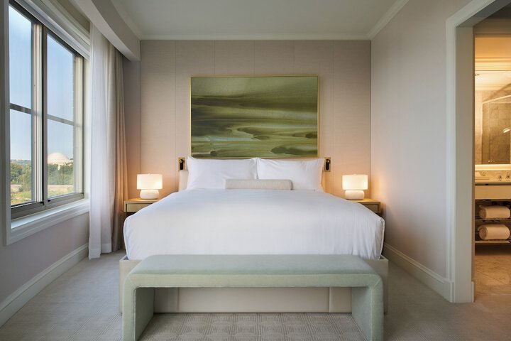 Room 28 of 96