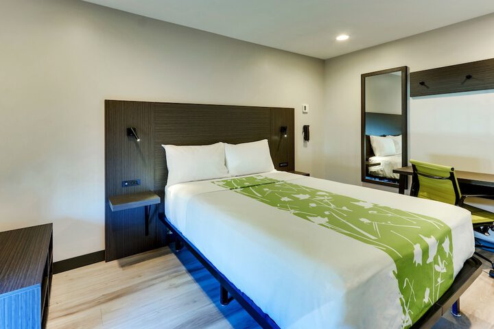 Room 13 of 24