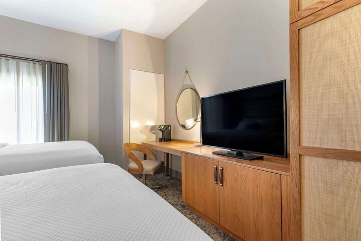 Room 33 of 59