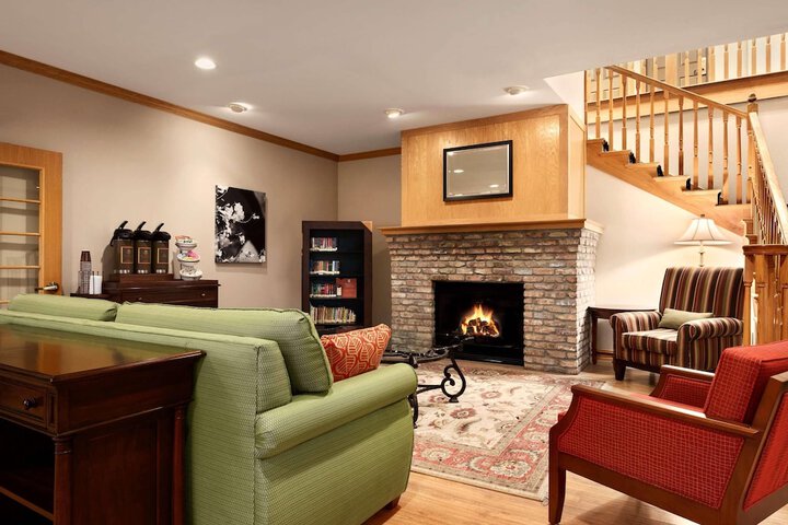 Country Inn & Suites by Radisson Clinton, IA