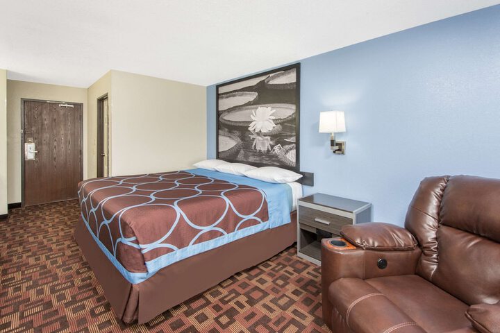 Super 8 by Wyndham Moberly MO