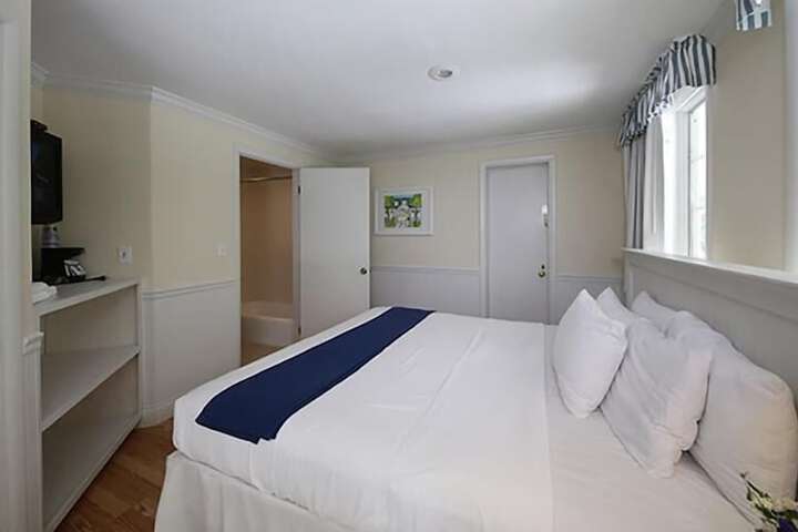 Room 27 of 51