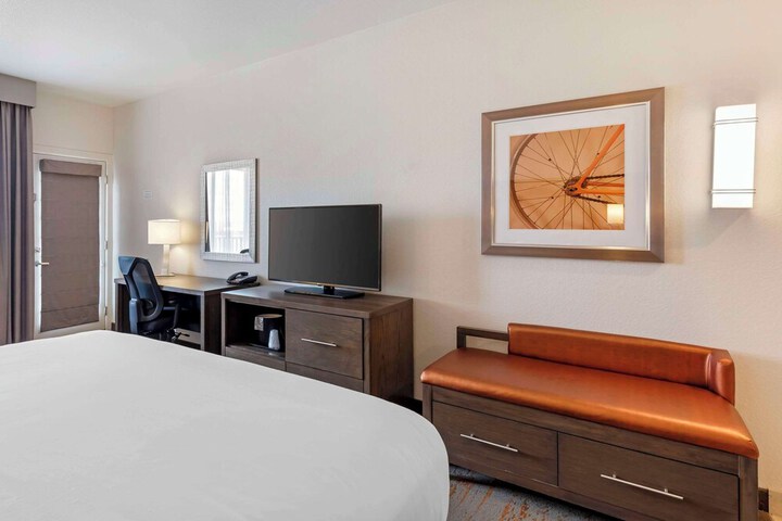 Comfort Inn & Suites Brighton Denver NE Medical Center
