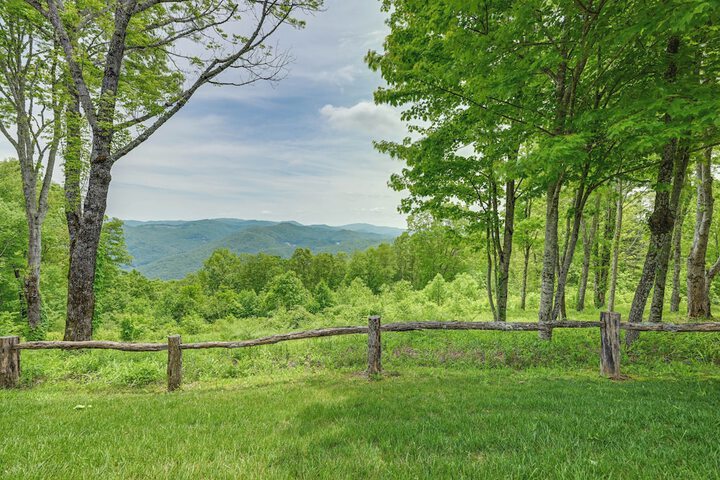 On 22 Acres: Cullowhee Craftsman Home w / Mtn Views