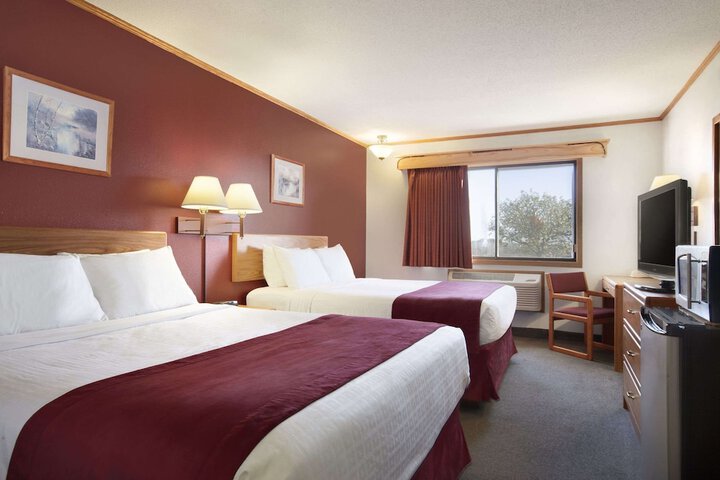 Super 8 by Wyndham Eveleth