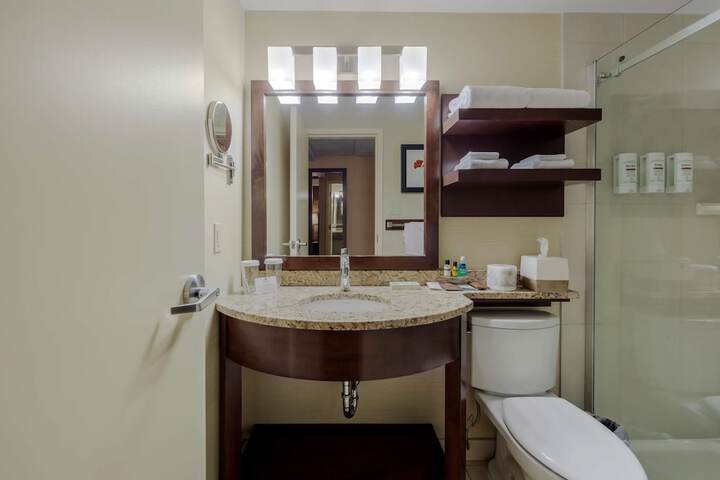 Best Western Premier Denham Inn & Suites