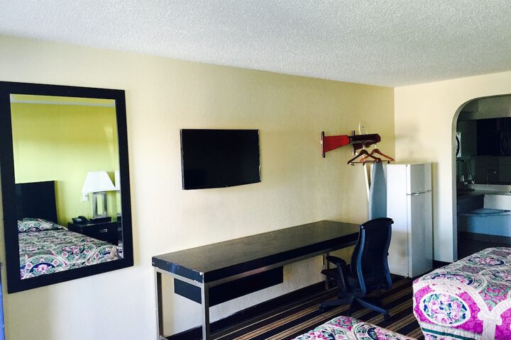 Room 8 of 12