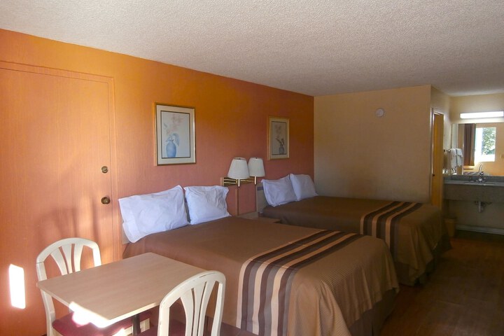 Room 7 of 13