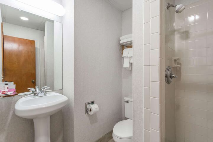 Days Inn by Wyndham Kill Devil Hills Oceanfront - Wilbur