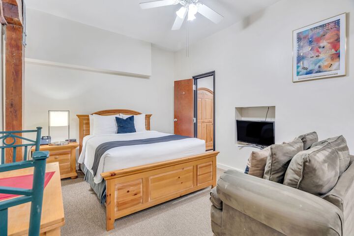 Room 40 of 130
