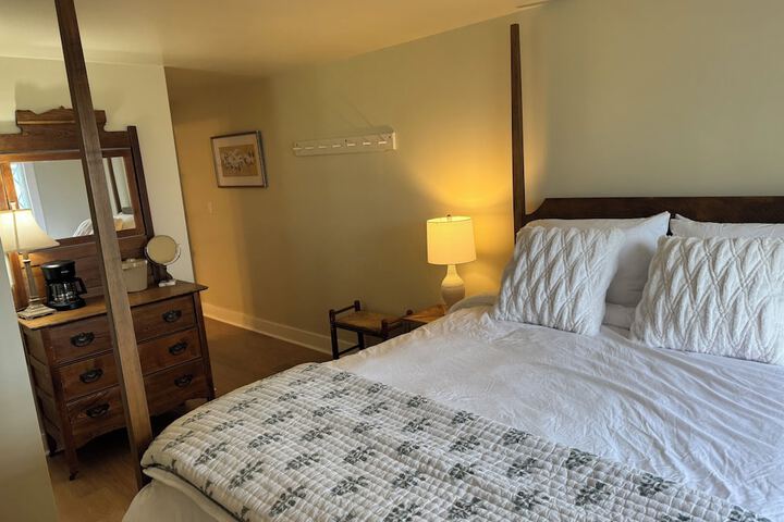 High Tide Inn