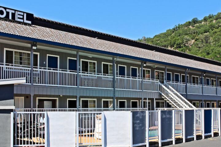 Hotel 4 of 26