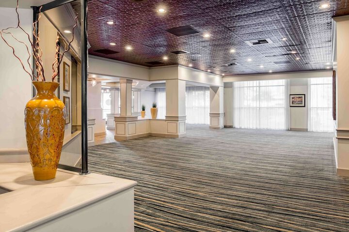Embassy Suites by Hilton Seattle Tacoma International Airport