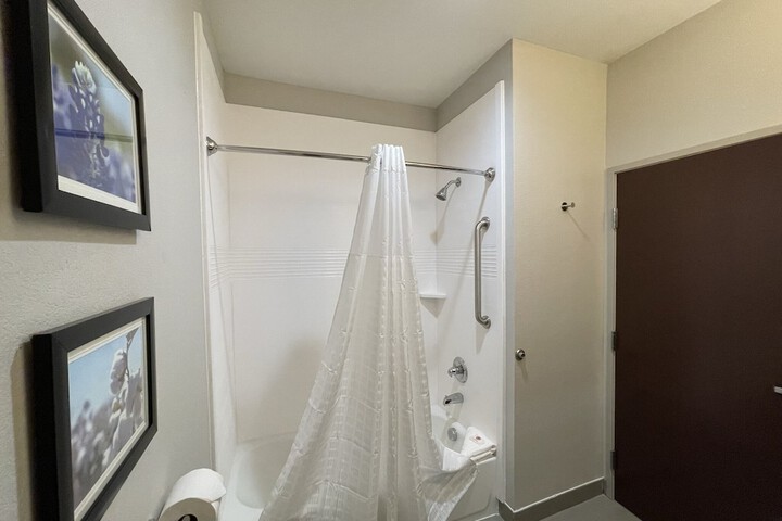 Room 10 of 38