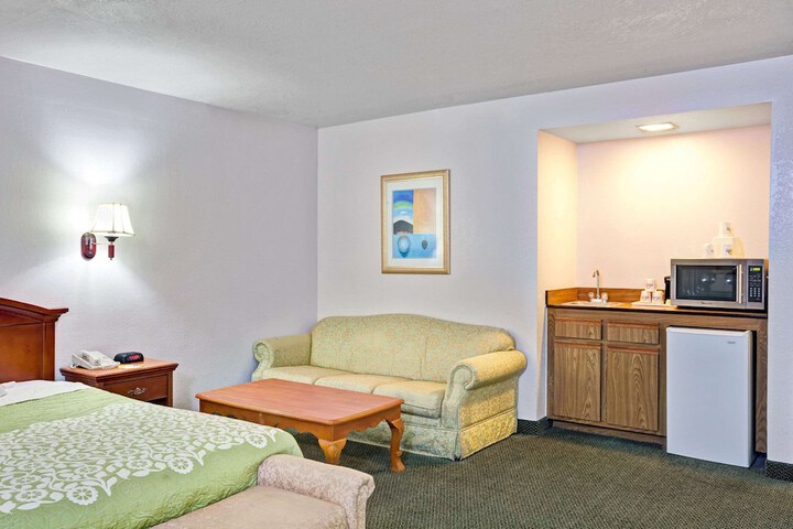 Room 10 of 16