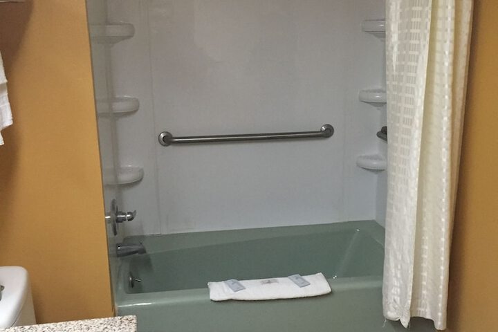 Room 18 of 33