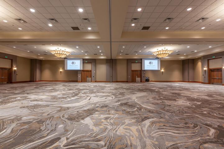 DoubleTree by Hilton Bay City - Riverfront