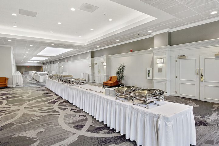 Holiday Inn Chicago Nw Crystal Lk Convention Center by IHG