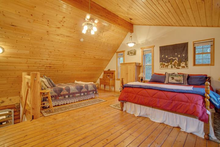 Donnelly Cabin w / Private Deck: Near Lake Cascade!