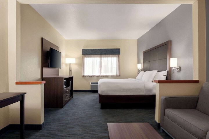 Room 13 of 23