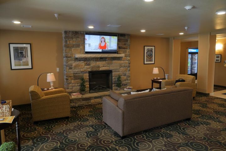 Cobblestone Inn & Suites - Winterset IA
