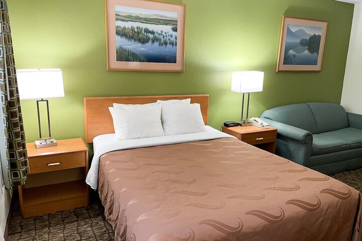 Hudson Inn & Suites