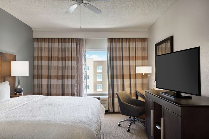 Room 33 of 47