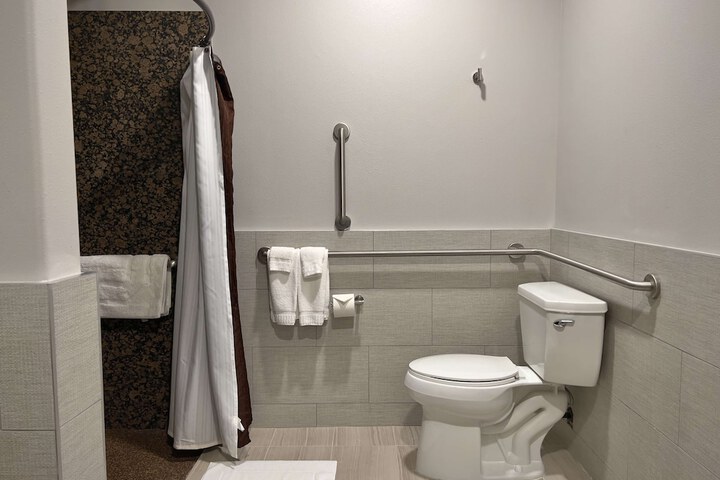 Room 125 of 174
