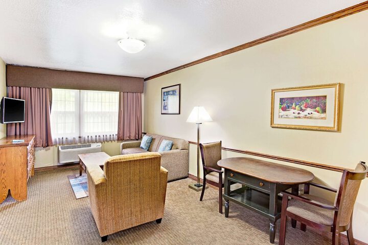 Room 7 of 16