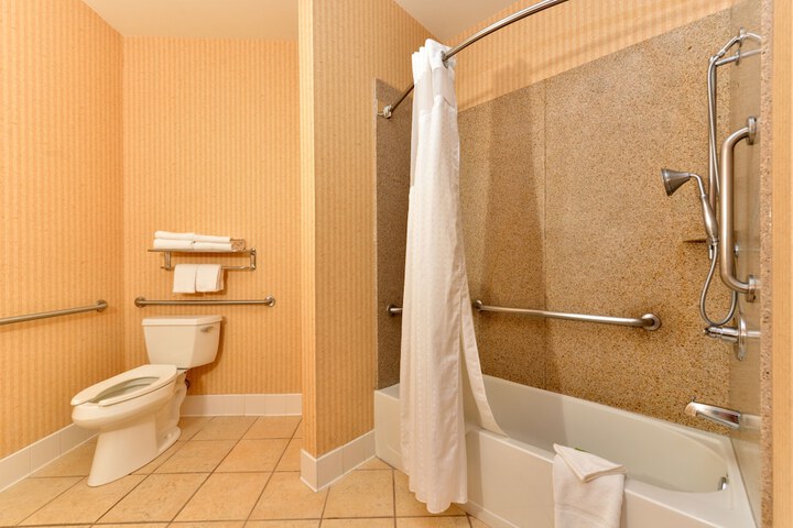 Holiday Inn Express & Suites Elk Grove Central - Hwy 99 by IHG