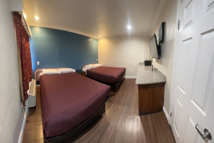 Room 29 of 65
