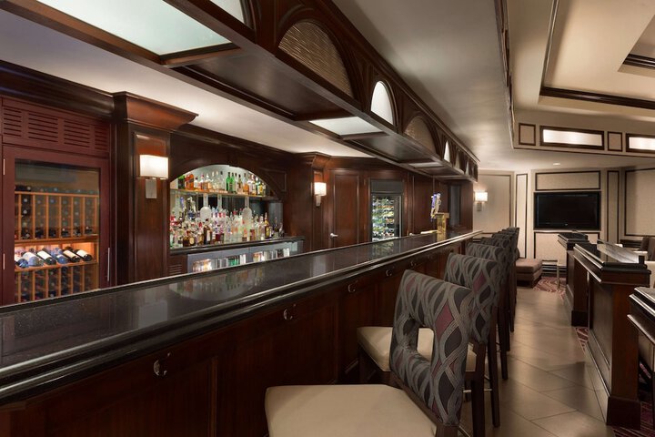 Lounge 56 of 66