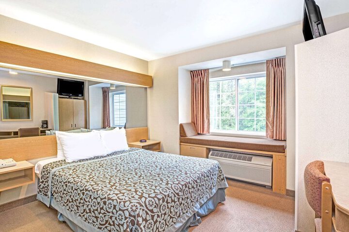 Room 12 of 14