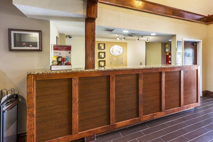 Comfort Suites near I-80 and I-94