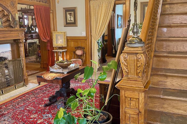 Vineyard Mansion & Carriage House Bed & Breakfast