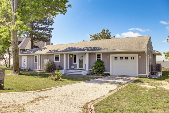 Waterfront Maryland Retreat w / Dock & Bay View!