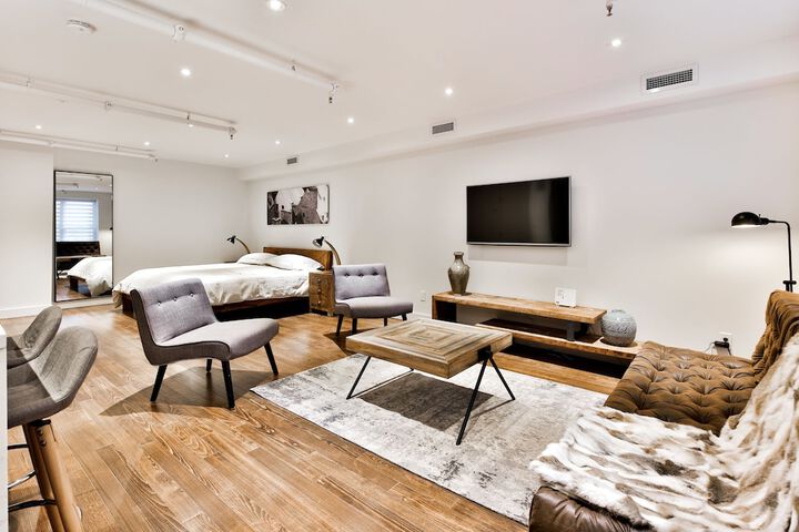 Lounge 70 of 73