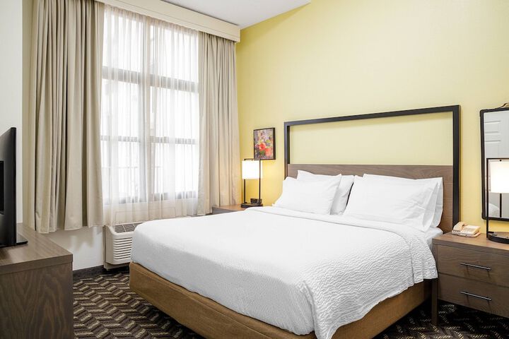 Room 33 of 42