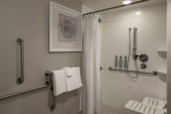 Courtyard by Marriott Jackson Airport / Pearl