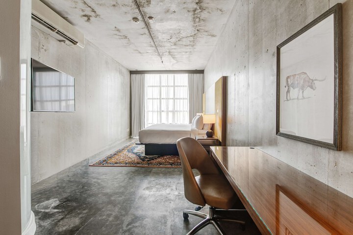 Room 64 of 103
