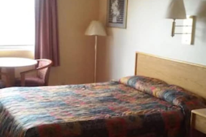 Room 12 of 16