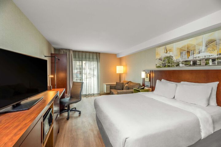 Room 12 of 27