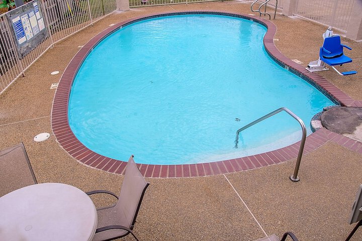 Pool 6 of 30