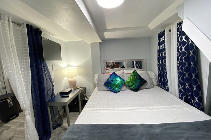 Nice 2 bedroom Apt With Patio